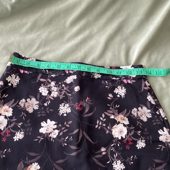 Women's Skirts Beautiful and very good condition - Picture 5 of 16